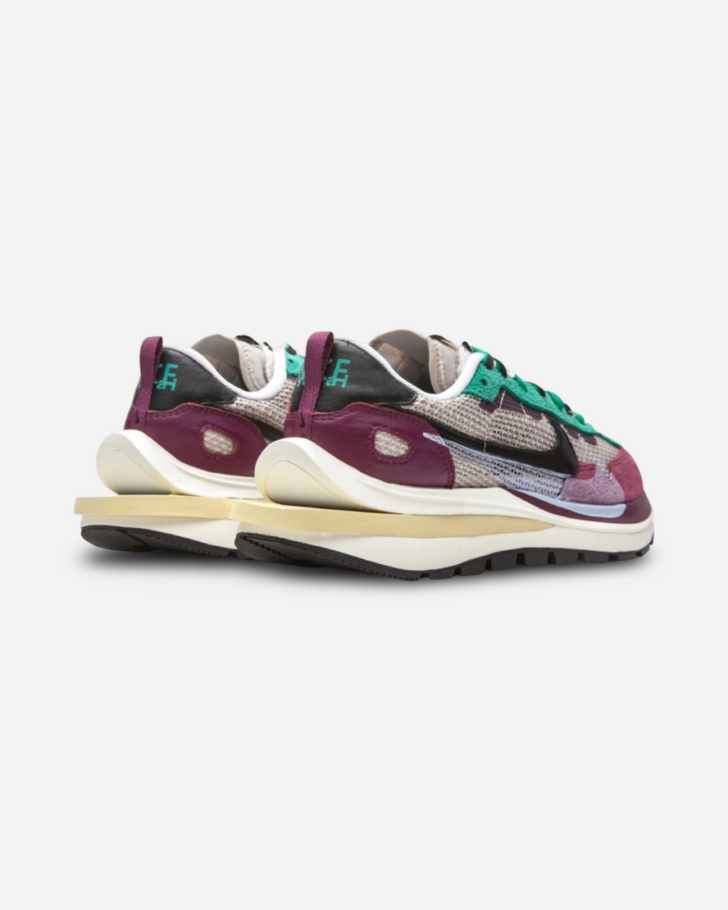 Sacai x Nike VaporWaffle SP 'Villain Red / Neptune Green’
